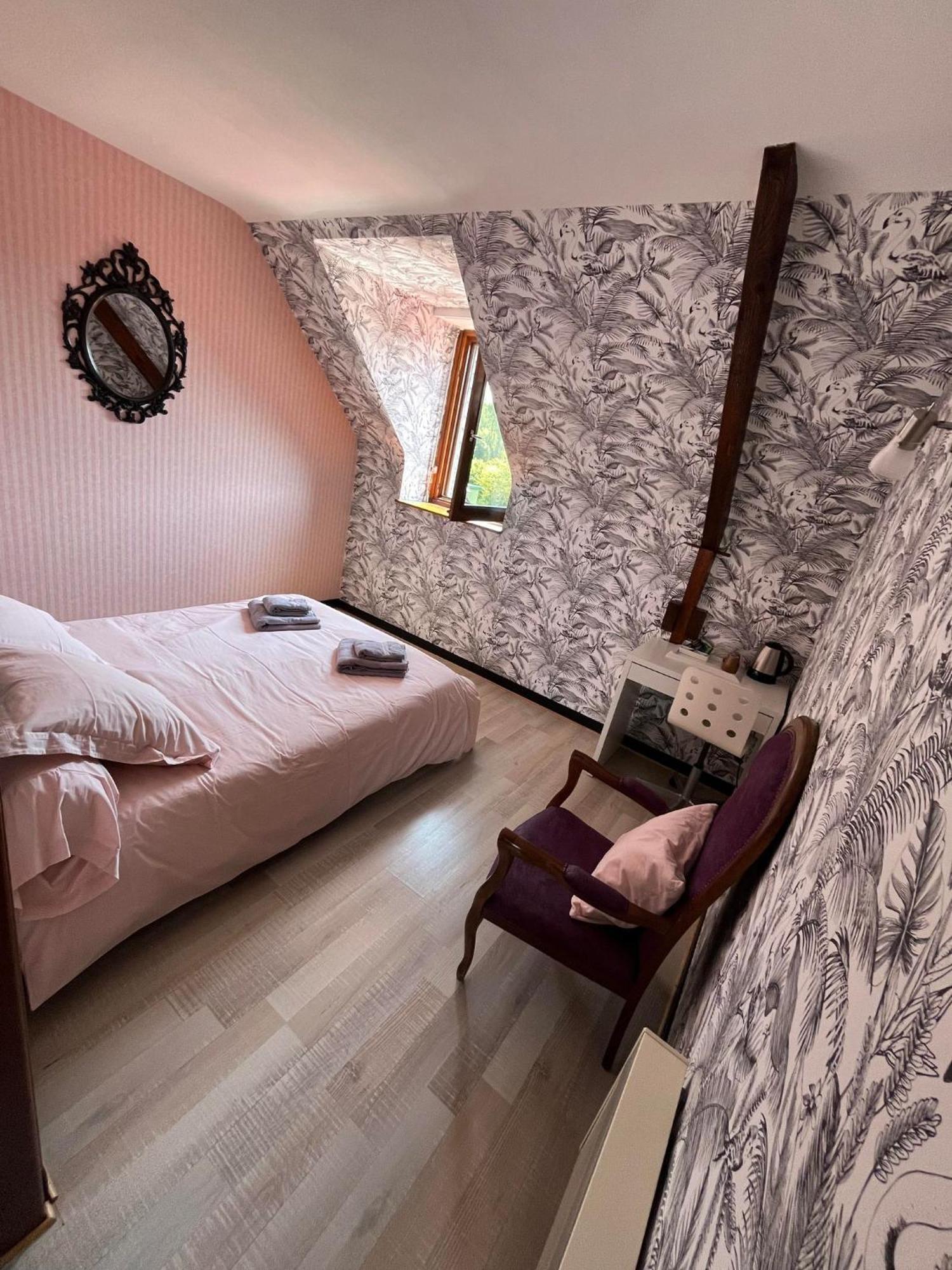 Auberge De La Chesnaie 普勒迪安 外观 照片